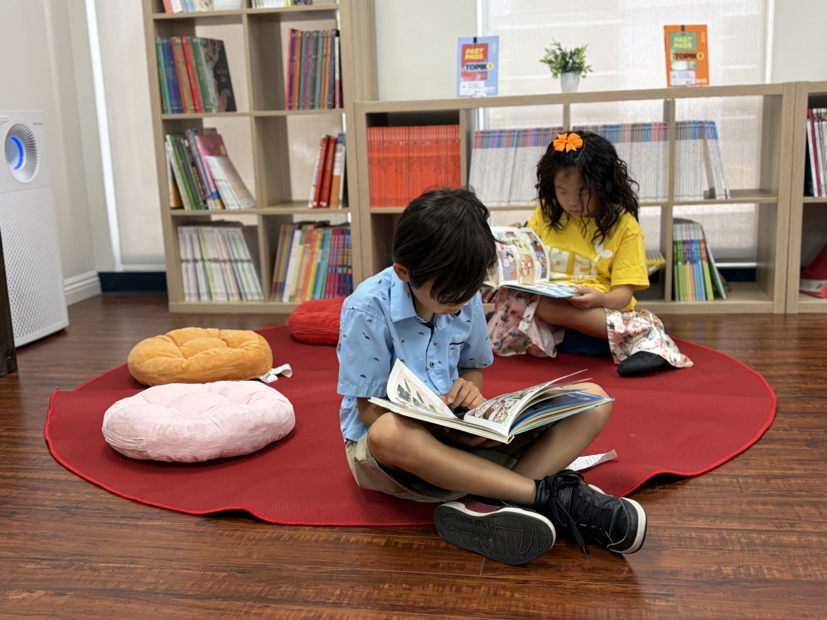 Lotte Home Shopping and LA Korean Education Center Open First Overseas 'Small Library'